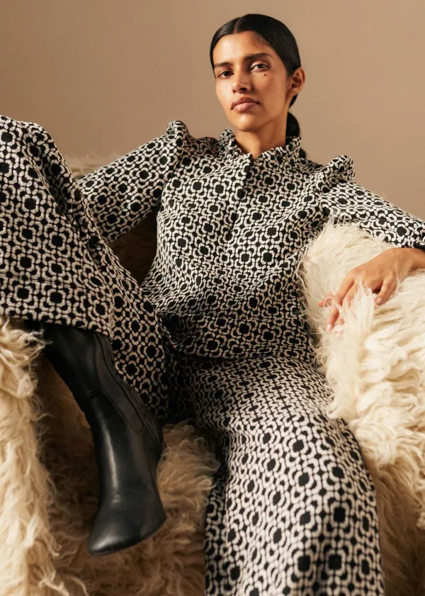 graphic_jacquard_travel_tailoring_coord_4.webp ME+EM Graphic Jacquard Travel Tailoring Co-Ord | Women Suits And Co-Ords