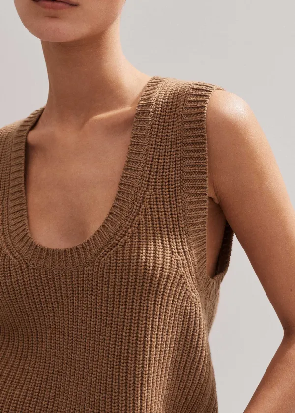 merino_cashmere_ribbed_scoop_neck_vest_5-1.webp ME+EM Merino Cashmere Ribbed Scoop Neck Vest | Women Vests